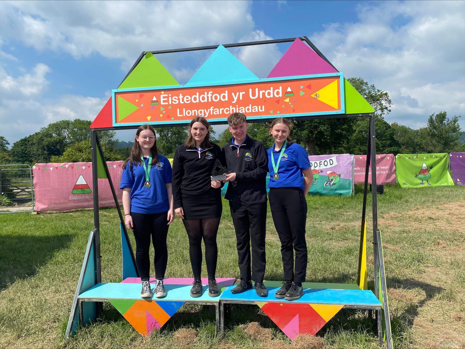 Ein Criw Siarad Cyhoeddus yn Cyrraedd y Brig yn Eisteddfod yr Urdd!